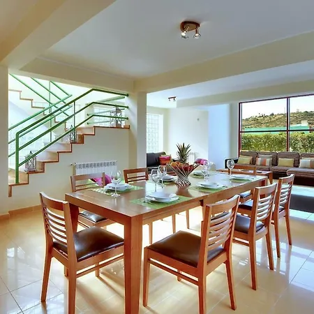 Villa Marina -bbq, Pool & Garden- By Seareen Albufeira