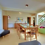 Villa Marina -bbq, Pool & Garden- By Seareen
